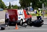 Kraksa osobówki i motoroweru na Klonowej w Oleśnicy