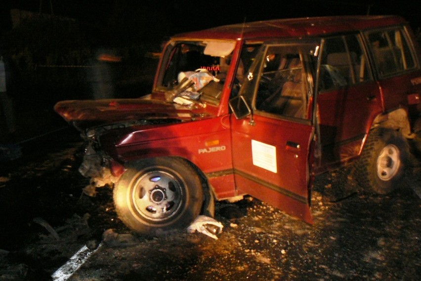 Wypadek w Sompolnie. VW golf zderzył się z mitsubishi
