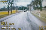 Pirat drogowy gnał w Niegosławicach 120 km/h w terenie zabudowanym. Zatrzymali go policjanci żagańskiej drogówki