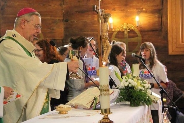 Abp Stanisław Gądecki, metropolita poznański odprawi 4 lipca o godz. 20.00 mszę św. w Chludowie i zainauguruje  Misyjne Święto Młodych