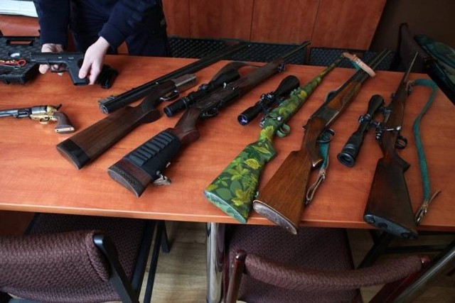 Broń, która posłużyła bandytom podczas napadu w Podrzewiu.
