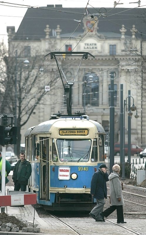 Marzec 2007 r. Pierwszy po zakończeniu remontu przejazd...