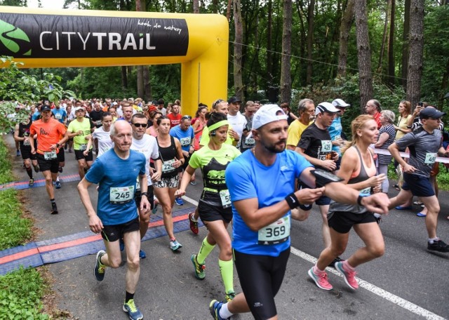 Zawody CITY TRAIL onTour w Bydgoszczy w Leśnym Parku Kultury i Wypoczynku „Myślęcinek”. Uczestnicy mieli do przebiegnięcia  dystans 5km. Na starcie stanęło ponad pół tysiąca biegaczy.

Start biegu głównego był o godzinie 19. Wcześniej odbyły się zawody dla dzieci i młodzieży.

Każdy uczestnik otrzymał na mecie pamiątkowy medal, a najlepsi zostali nagrodzeni. Na mecie będzie czekały również bufet z wodą, napojem regeneracyjnym, owocami i słodkimi przekąskami.