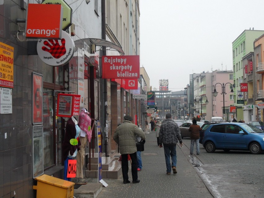 W Dąbrowie trwa przegląd reklam. Potem będą kary [WYRZUĆMY SZPETNE SZYLDY]