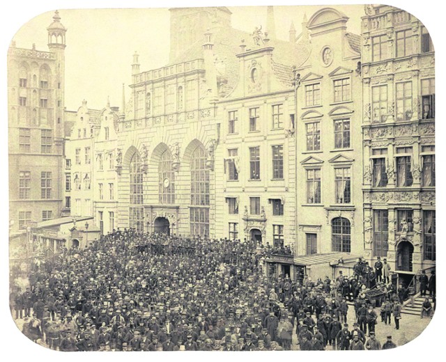 1865 rok - pracownicy giełdy opuszczają jej siedzibę w Dworze Artusa