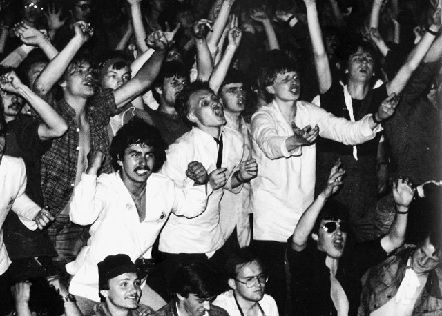 Po dekadzie muzycznej posuchy, pod koniec lat 70.  rock dla wielu młodych ludzi zdawał się być artykułem pierwszej potrzeby