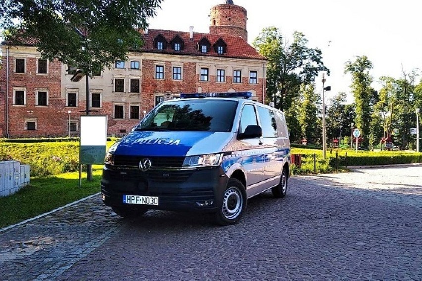 Nowy radiowóz otrzymali policjanci z Uniejowa. Posłuży do patroli i interwencji ZDJĘCIA