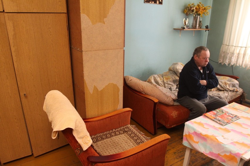 Bezdomni z Brackiej mają trafić do katowickich noclegowni