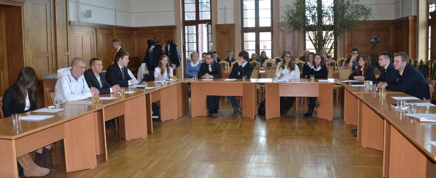 Młodzieżowa Rada Miasta Malborka. Pierwsza sesja w nowej kadencji