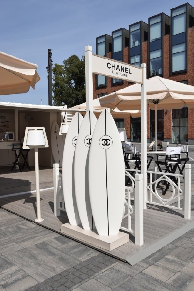 Przestrzeń „ Chanel a la plage ”  będzie dostępna dla odwiedzających tylko do 13 sierpnia.