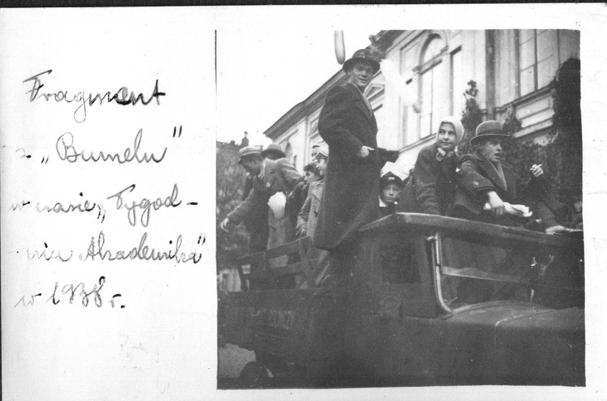 Studencka brać wybiera się na wycieczkę. Rok 1938