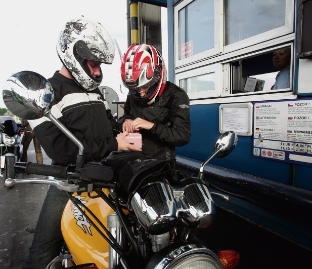 Motocykliści czekają na obniżkę opłat za przejazd A4 i na razie nie planują kolejnych blokad