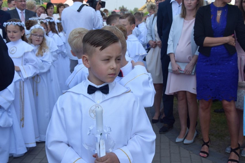 Pierwszą Komunię Świętą przyjęły dziś dzieci z parafii pw. bł. Michała Kozala w Wągrowcu [FOT.]