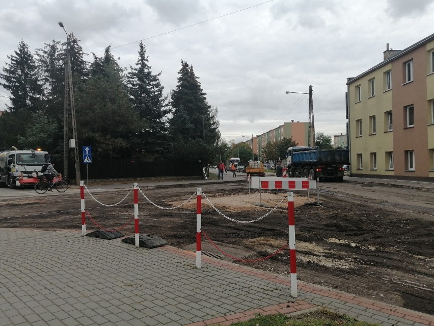 Utrudnienia na skrzyżowaniu ul. Granicznej ze Stolarską w Tomaszowie. Objazd dla autobusu linii nr 7. Co tam powstaje? 