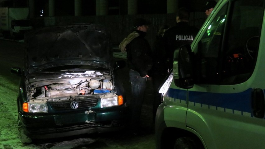Wrocław: Auto wjechało w bank (ZDJĘCIA)