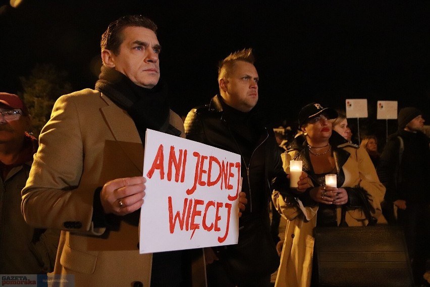 Protest "Ani jednej więcej" we Włocławku, sobota 6 listopada...