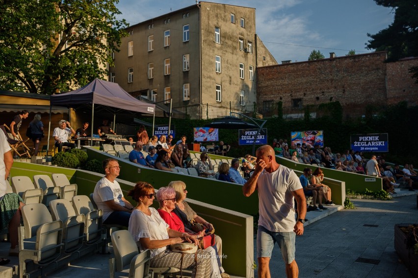 Do Tarnowa wróciły żeglarskie klimaty. W Amfiteatrze Letnim rozpoczął się festiwal "Szanty na Starówce"