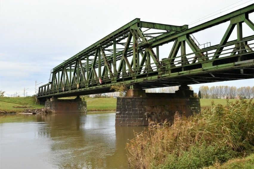 Tak wyglądał stary most kolejowy w Opolu. Nie ma już śladu...