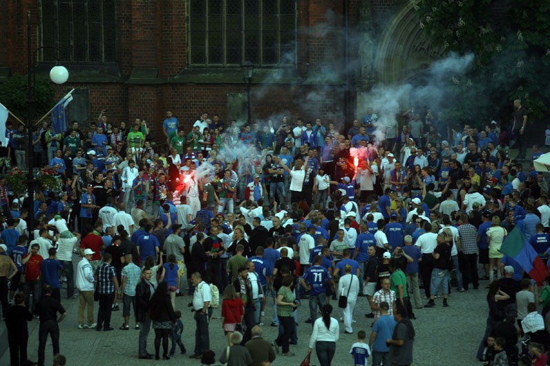 Tak kibice Miedzi Legnica świętowali awans do I ligi (ZDJĘCIA)