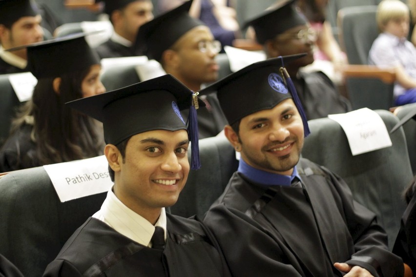 Dyplomy dla zagranicznych absolwentów UM (ZDJĘCIA)