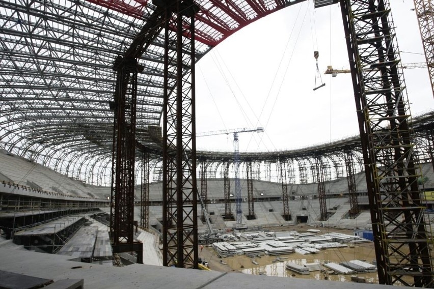 Gdański stadion rośnie. Zdjęcia wykonano 15 listopada 2010...