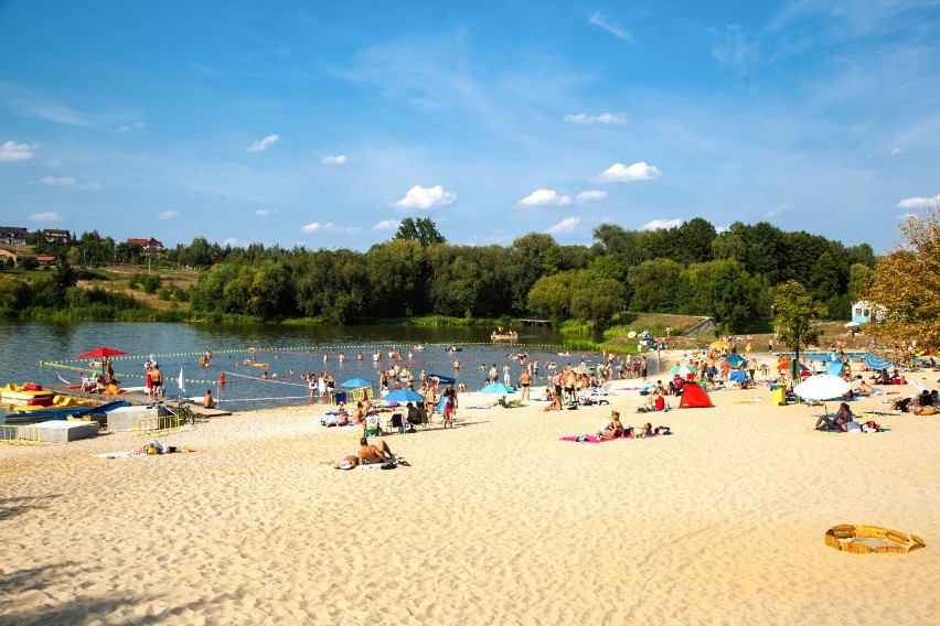 Baseny, kąpieliska i plaże w regionie wałbrzyskim. Nie wiesz gdzie pojechać nad wodę? Zobacz listę! 