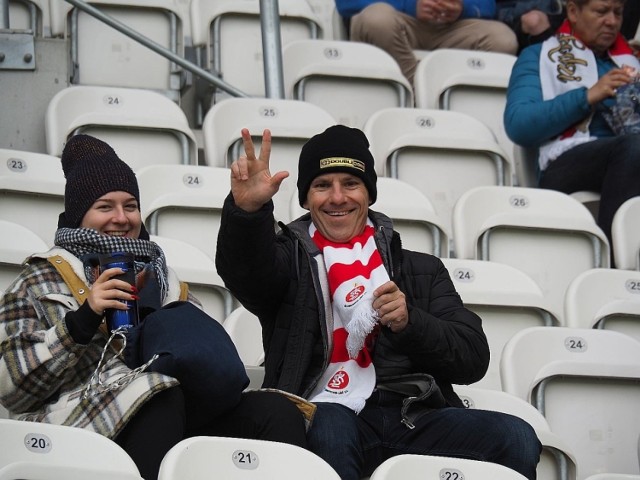 Dziś ŁKS wygrał z Arką 1:0. Tak swoich piłkarzy dopingowali kibice na stadionie przy al. Unii...