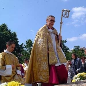 W synodzie, pod przewodnictwem arcybiskupa Gądeckiego, wezmą udział reprezentanci całej społeczności ludzi wierzących archidiecezji. Zdjęcie z obchodów Bożego Ciała 2002.   Fot. W. Wylegalski