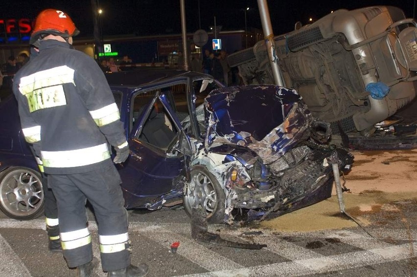 Wałbrzych: Wypadek koło Tesco, kobieta jechała 140 km/h