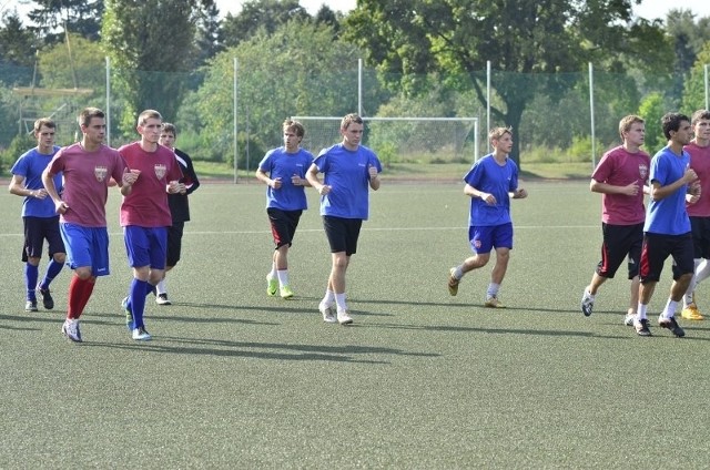 Polonijna i amatorska drużyna Pogoni Lwów trenowała wczoraj na boisku MOS przy ul. Gdańskiej
