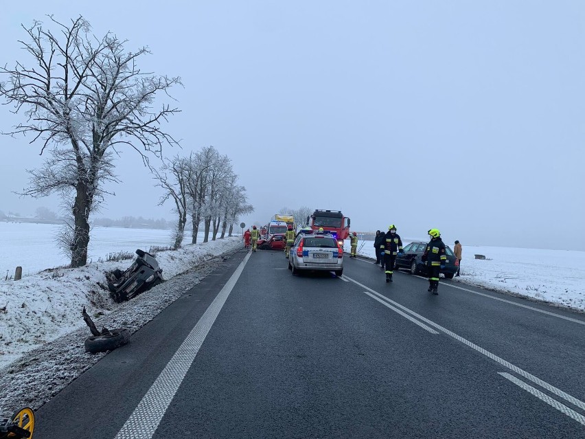 Wypadek w Bogdanowie na krajowej jedenastce. 3-letnie dziecko trafiło do szpitala