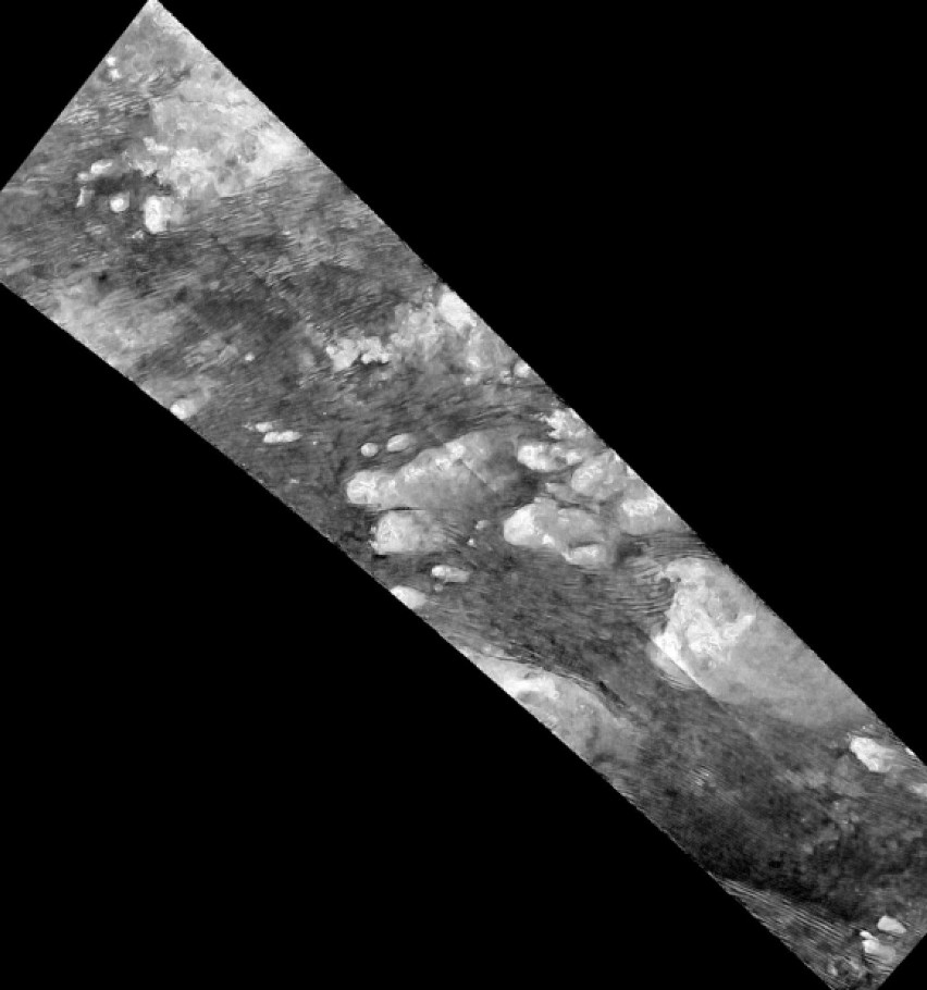 Oto nowe zdjęcia Tytana przysłane przez sondę Cassini