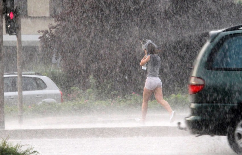 Uwaga burze z gradem! Ostrzeżenie meteorologiczne dla województwa łódzkiego przed burzami z gradem!