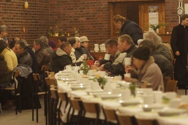 Poznań: Wielkanocne śniadanie w Caritas [ZDJĘCIA FILM] 