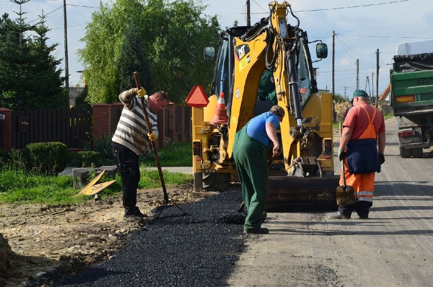 Budowa kanalizacji w Wodzisławiu. Największy postęp widać w Jedłowniku i Karkoszce