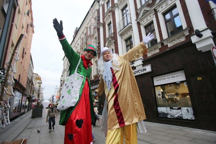 Jarmark Świąteczny w Sosnowcu odbywa się na ulicy...