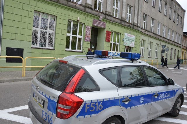 Matura 2019 w Piotrkowie: Kolejne alarmy bombowe przed maturą w dziesięciu szkołach w Piotrkowie i powiecie