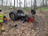 Tragedia w Motylewie. Ciągnik rolniczy przygniótł mężczyznę. Lekarz stwierdził zgon