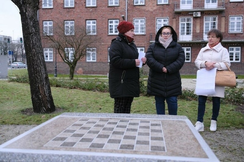 Plenerowa szachownica za Urzędem Miasta Malborka