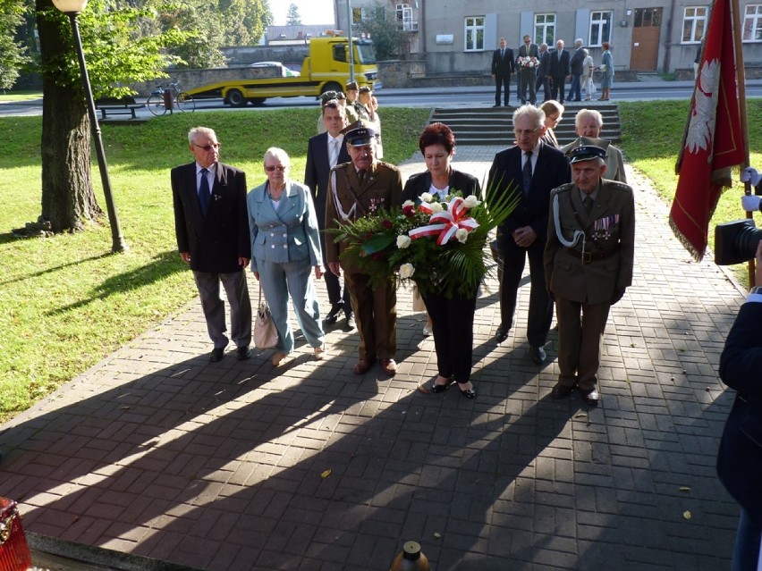 Kwiaty w 75. rocznicę agresji ZSRR na Polskę