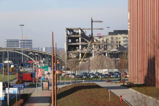 Do końca roku zakończy się rozbiórka naziemnej części tego, co zostało z biurowca DOKP