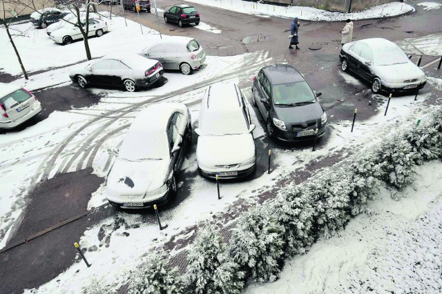 Wspólnota z ul. Słowackiego 45 chciałaby poszerzyć parking. Ale zastanawia się nad kształtem umowy z miastem