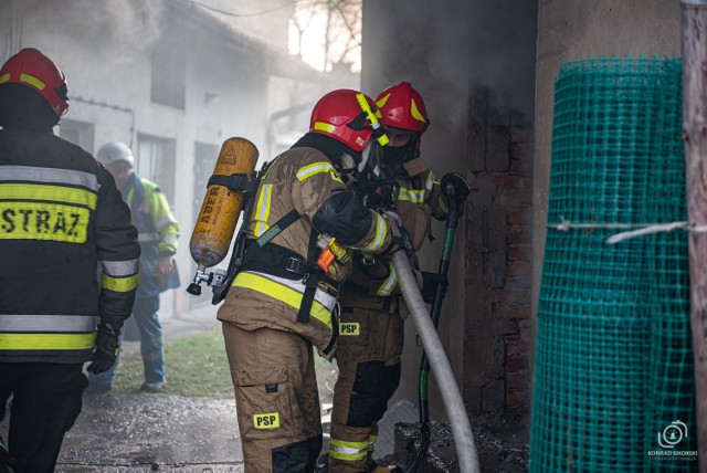 Pożar budynku gospodarczego przy ul. Bernardyńskiej w Tarnowie