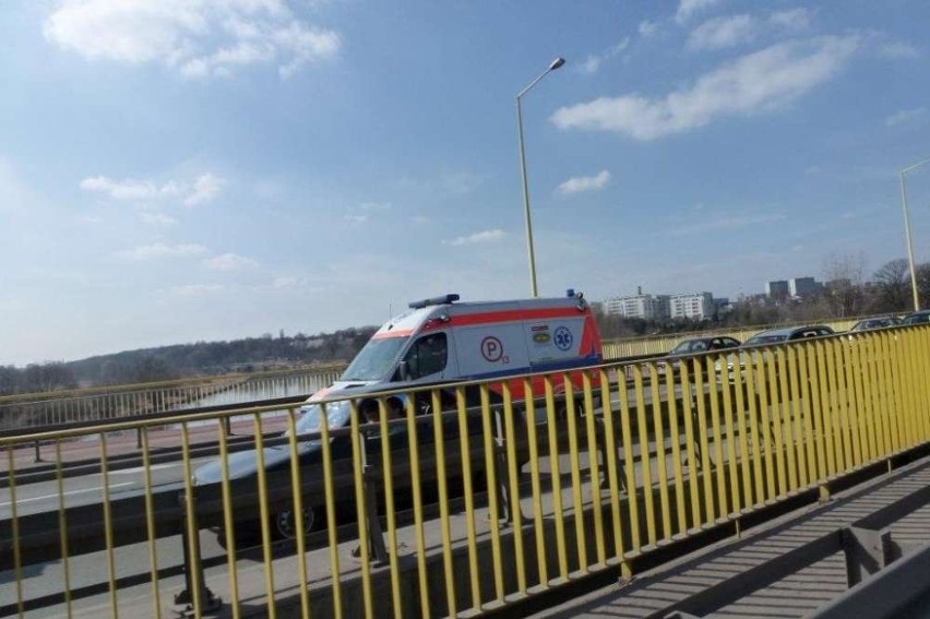 Poznań: Wypadek na moście Lecha. Wielkie korki [ZDJĘCIA]