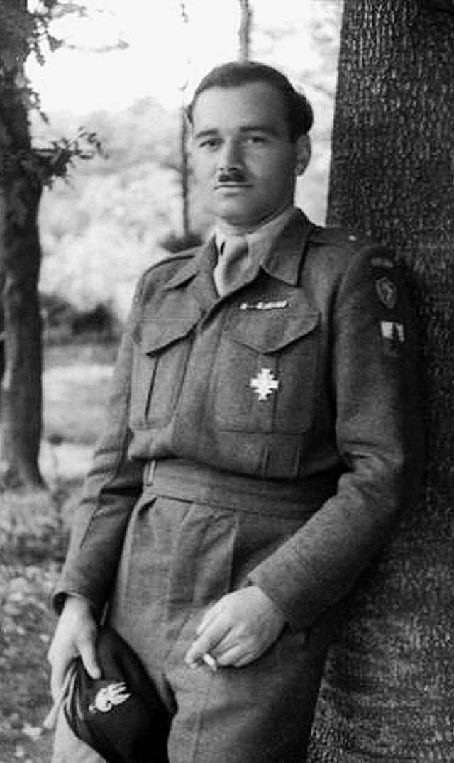 Ppor. Jerzy Lewszecki w 1945 r. , zameldował się w  2 Korpusie  WP