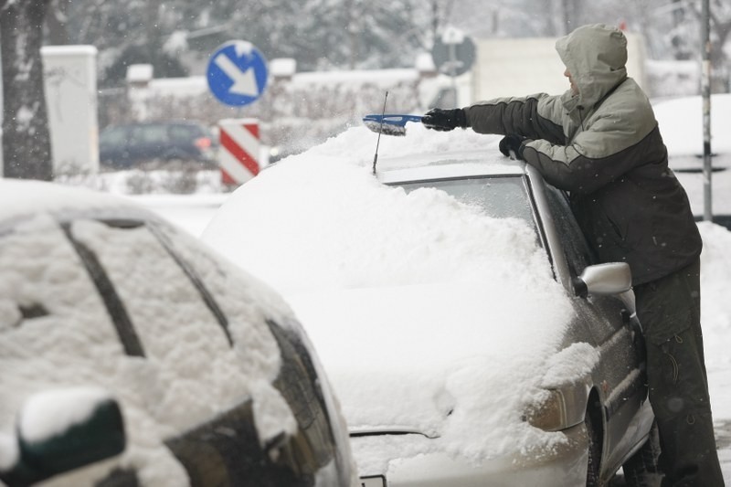 Śnieg na drogach Poznania i Wielkopolski. Zima wygrywa z drogowcami 