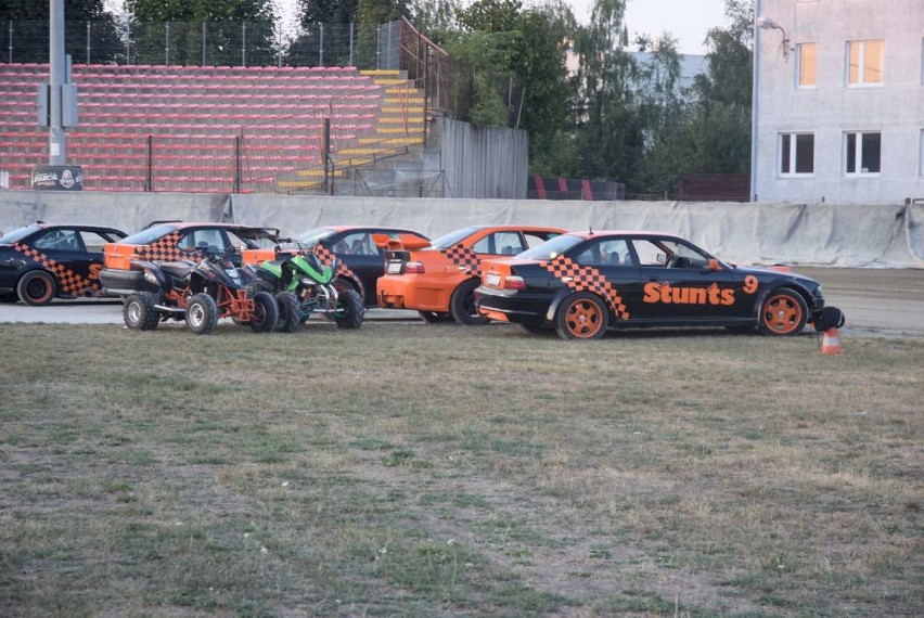 Pokaz kaskaderski na stadionie przy Wrzesińskiej