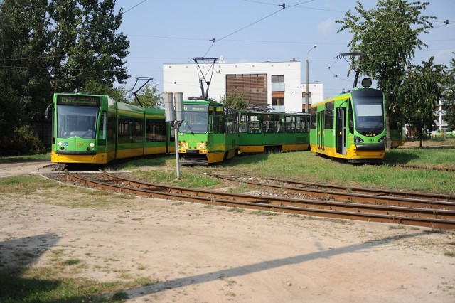 Dzisiaj na torach odstawczych przy Budziszyńskiej noce spędza około 50 tramwajów liniowych i technicznych