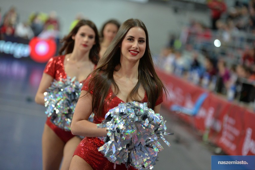 Cheerleaders Gdynia wystąpiły podczas meczu Polska - Kosowo we Włocławku [zdjęcia]