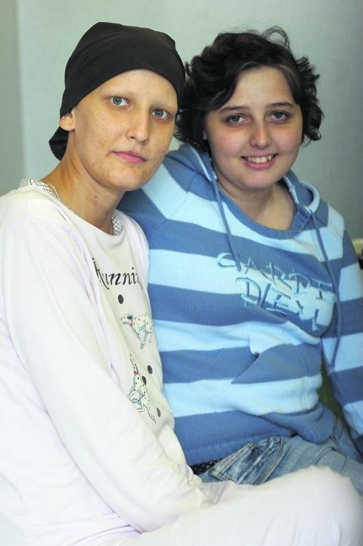Klaudia Kotala (po prawej), szpitalna przyjaciółka Joli...